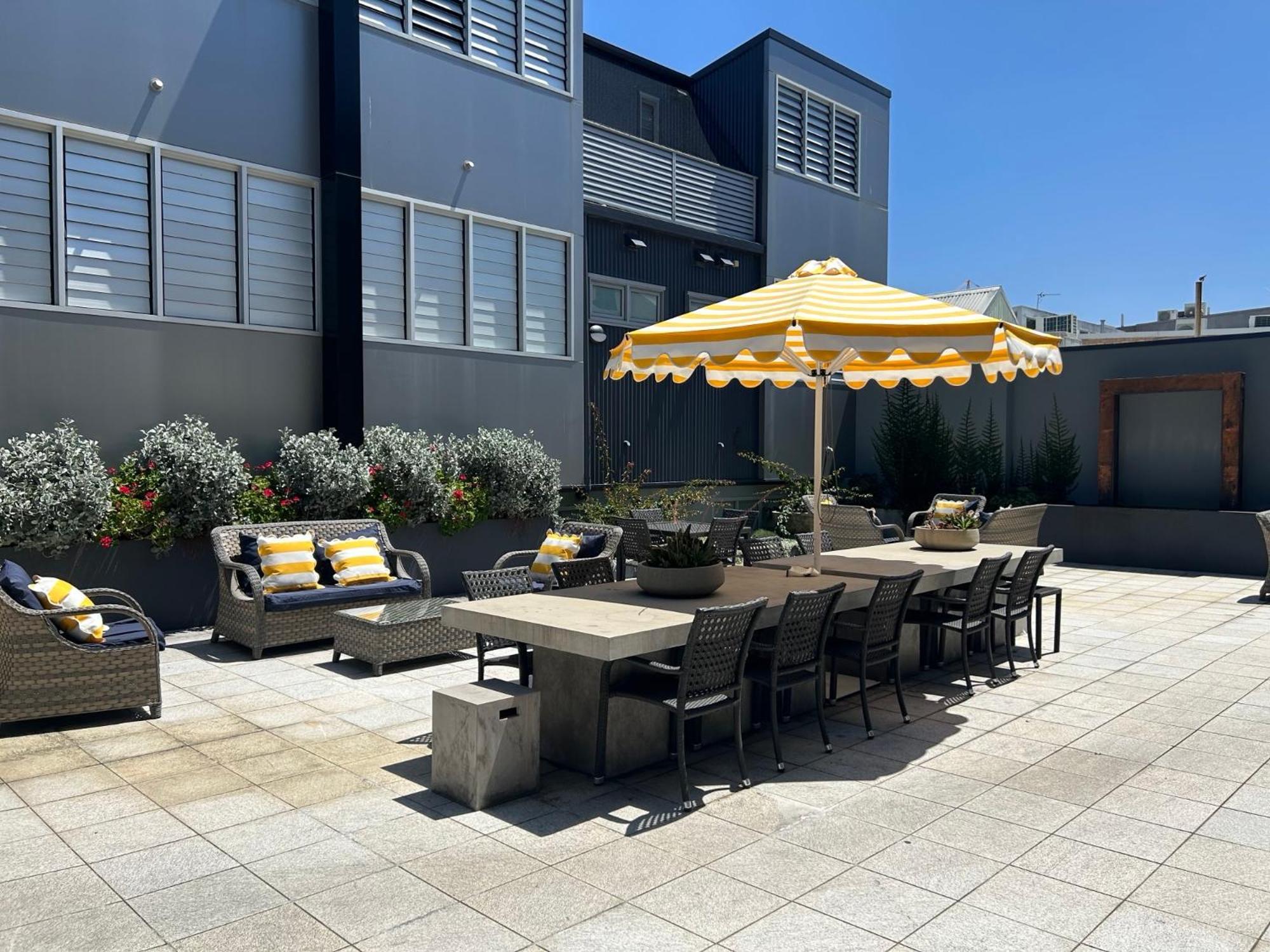 Aparthotel Crown On Darby Newcastle Esterno foto