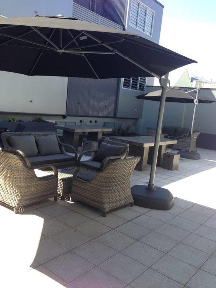 Aparthotel Crown On Darby Newcastle Esterno foto